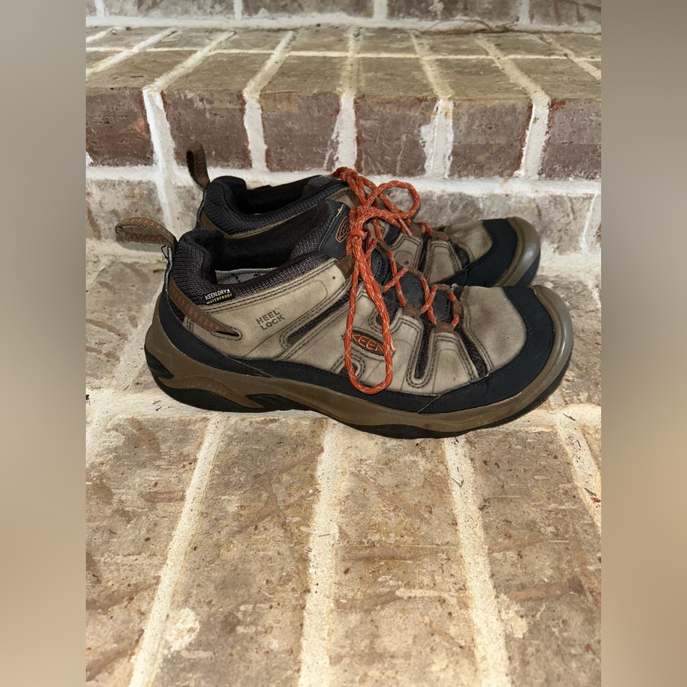 Keen Men's Brown and Black Trail Shoes with Orange Laces